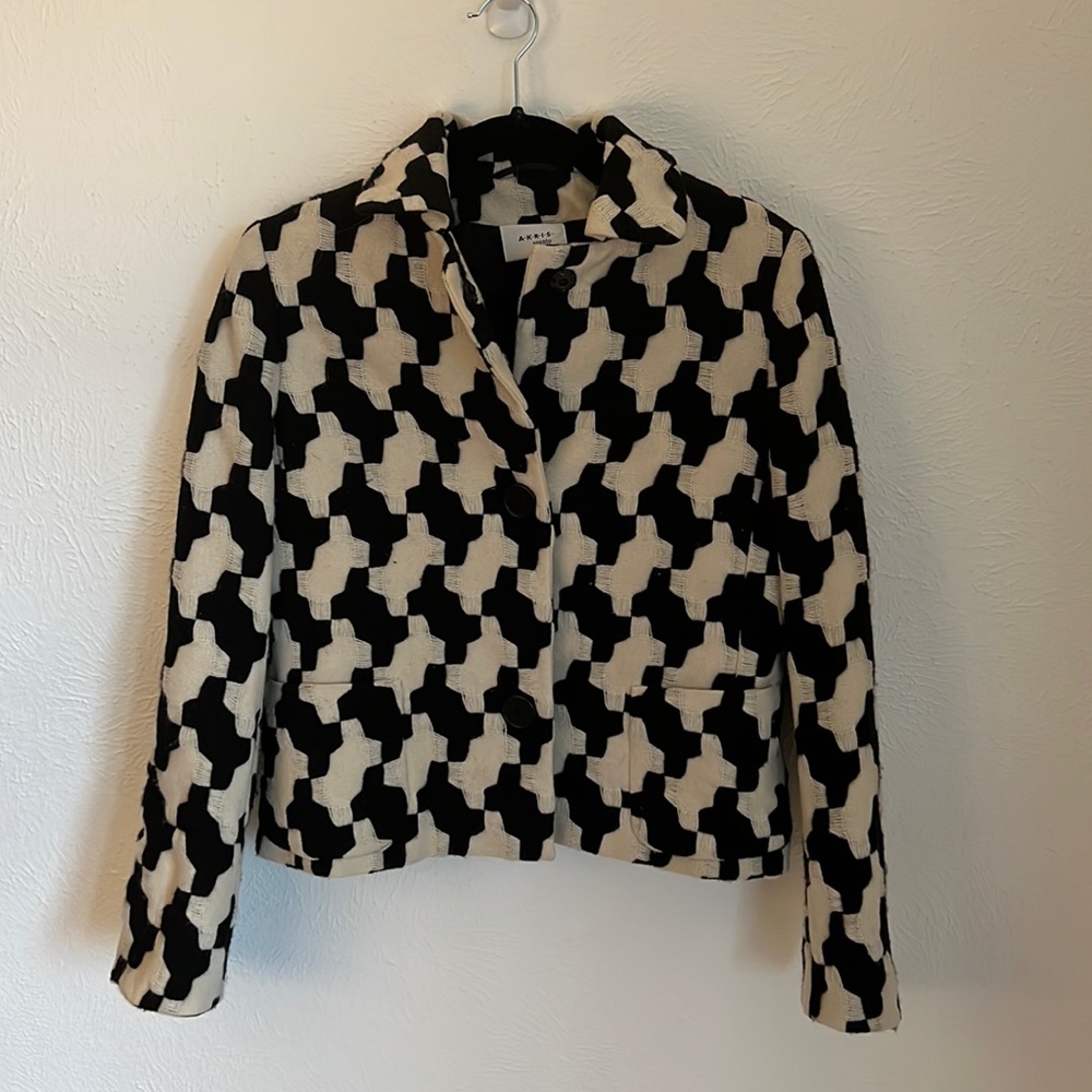 Akris Punto Black and White Houndstooth Coat, size 8